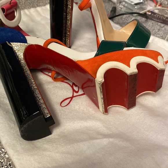 Authentic louboutin shoes - Picture 5 of 7